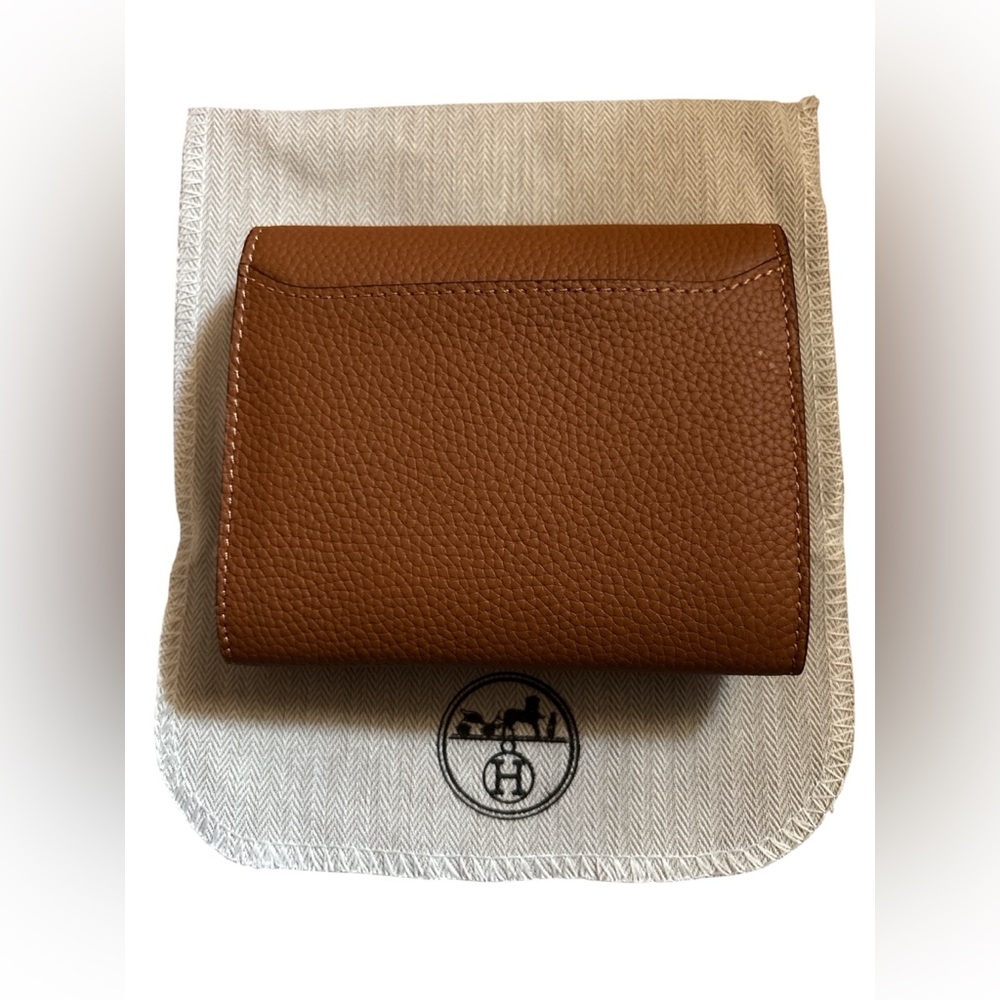 Constance Compact Wallet in Brown with Gold H Closure - Picture 4 of 4